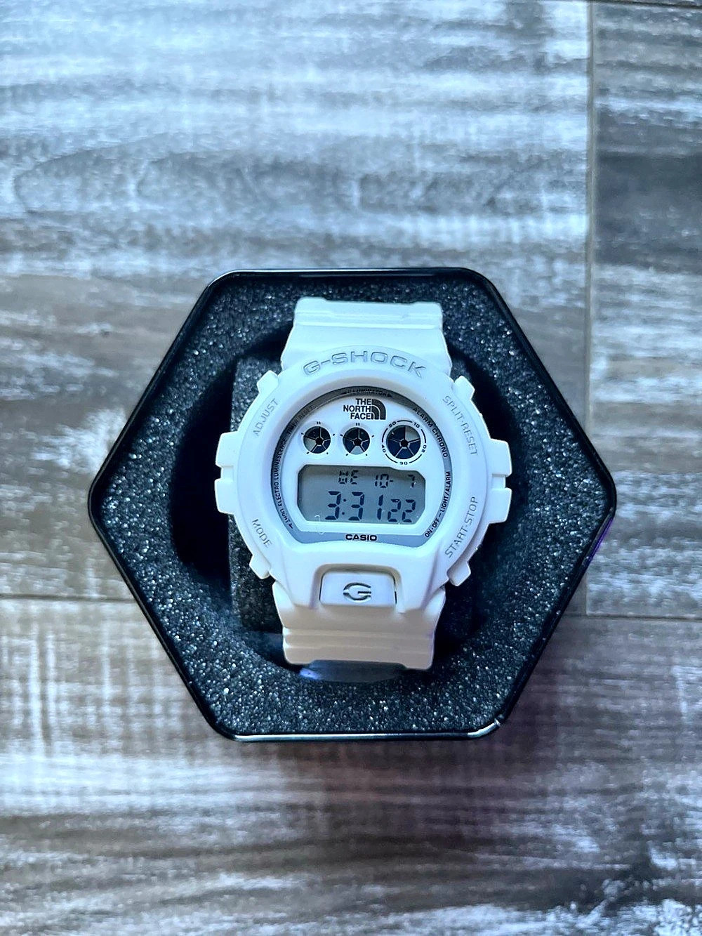 Supreme G-Shock x The North Face x Supreme White Digital Watch Brand New - Picture 2 of 3